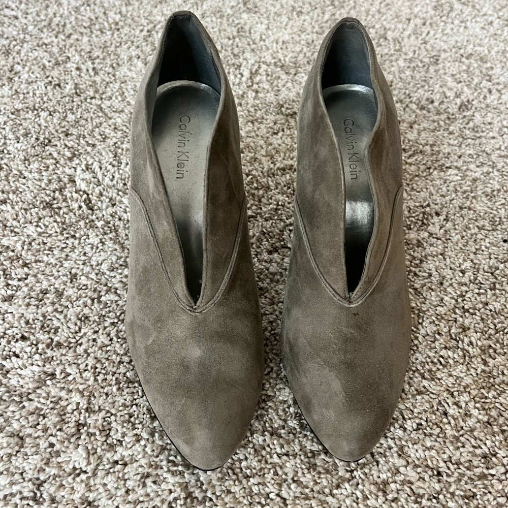 CALVIN KLEIN suede booties